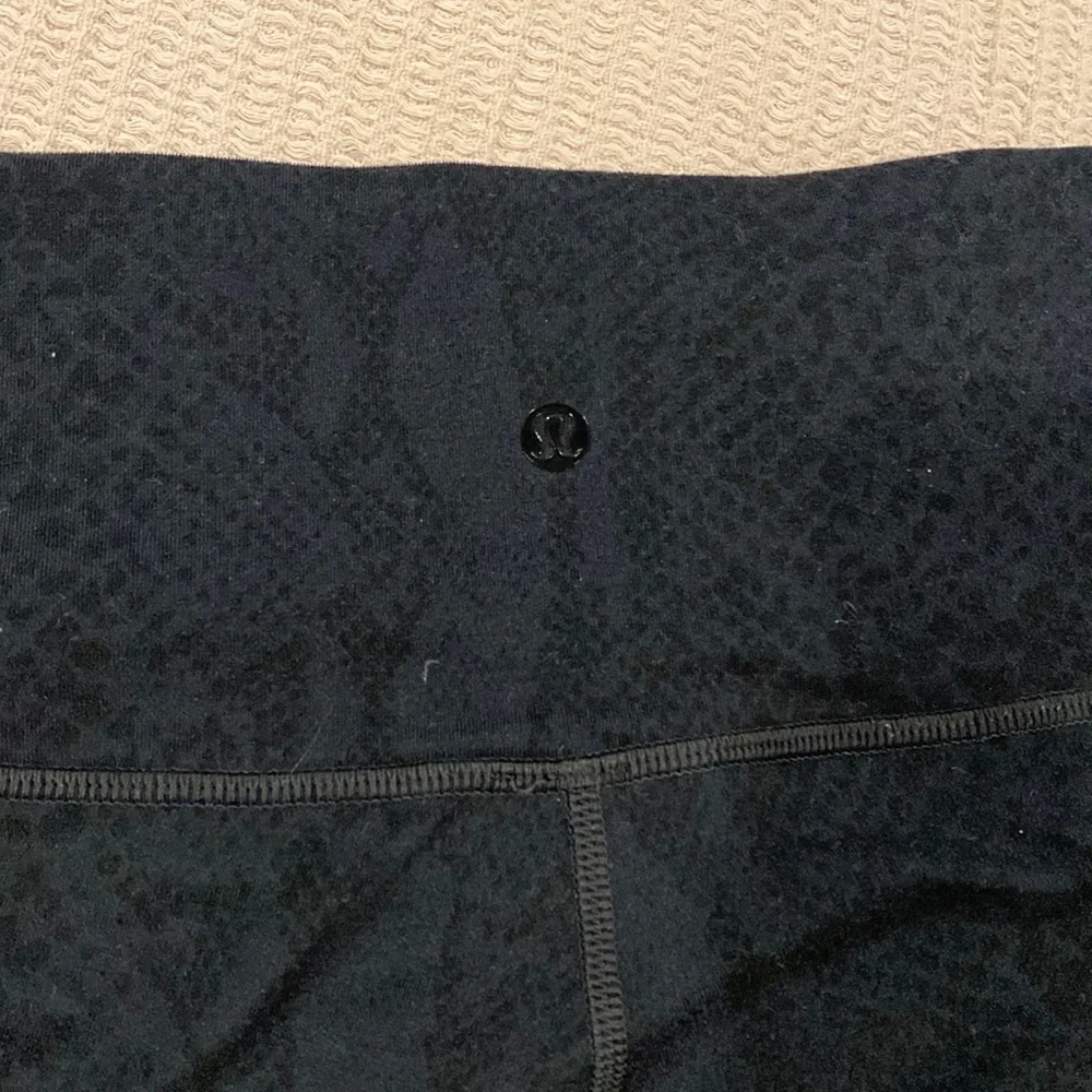 COPY - Lululemon High Times Pant *Tech Mesh Desert Snake Deep Coal Black - Picture 6 of 6